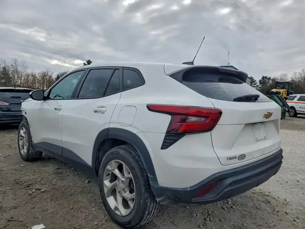 KL77LFE21RC066858 2024 CHEVROLET TRAX - Image 2