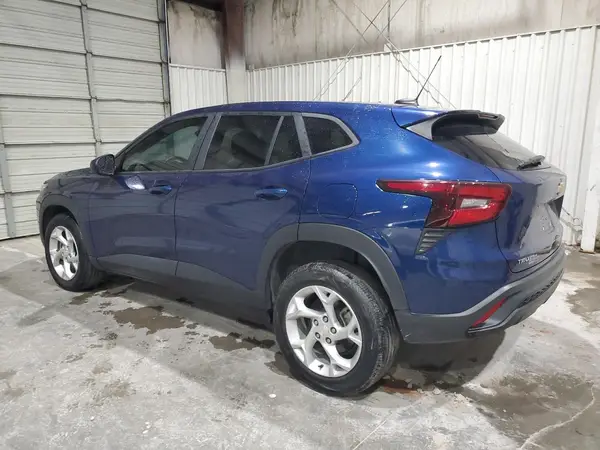 KL77LFE21RC072661 2024 CHEVROLET TRAX - Image 2