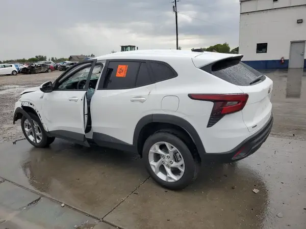 KL77LFE21RC097110 2024 CHEVROLET TRAX - Image 2