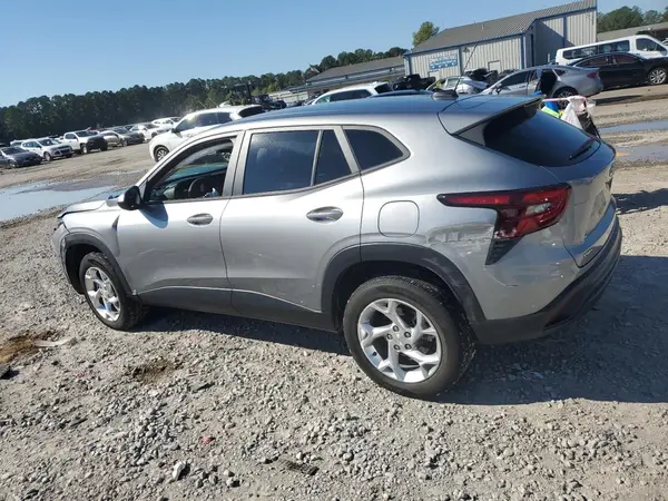 KL77LFE21RC107697 2024 CHEVROLET TRAX - Image 2