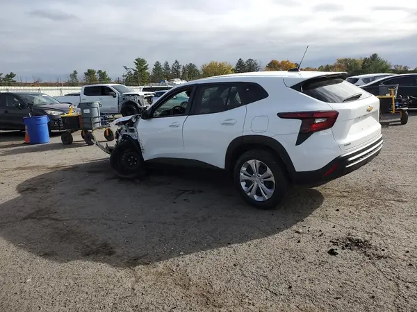 KL77LFE21RC135161 2024 CHEVROLET TRAX - Image 2