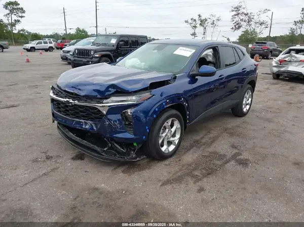 KL77LFE21RC136231 2024 CHEVROLET TRAX - Image 2