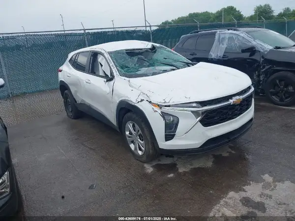 KL77LFE21RC136245 2024 CHEVROLET TRAX - Image 1