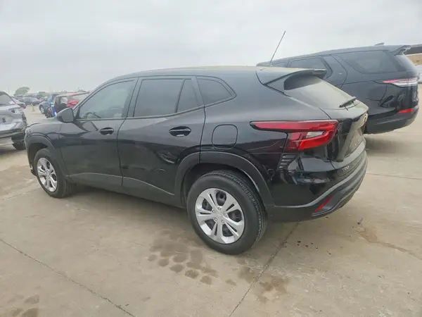 KL77LFE21RC140022 2024 CHEVROLET TRAX - Image 2
