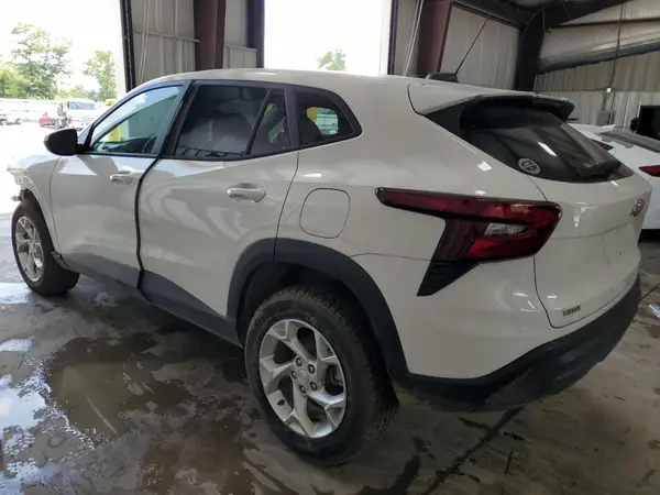 KL77LFE21RC178933 2024 CHEVROLET TRAX - Image 2