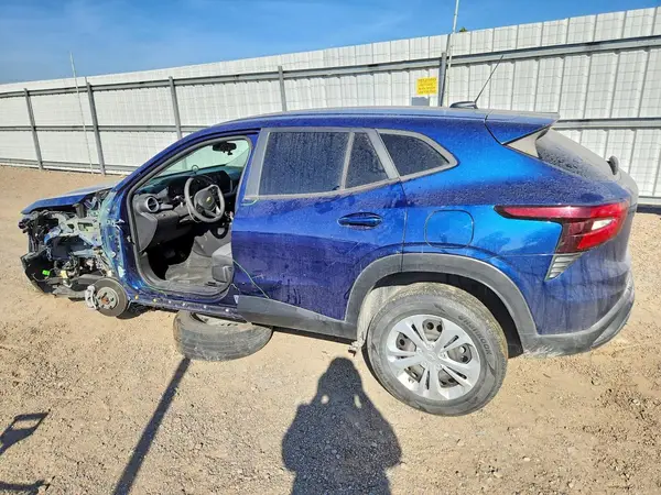 KL77LFE21RC211560 2024 CHEVROLET TRAX - Image 2
