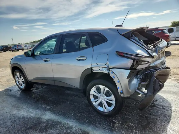 KL77LFE21RC211896 2024 CHEVROLET TRAX - Image 2