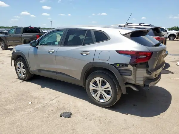 KL77LFE21RC220209 2024 CHEVROLET TRAX - Image 2