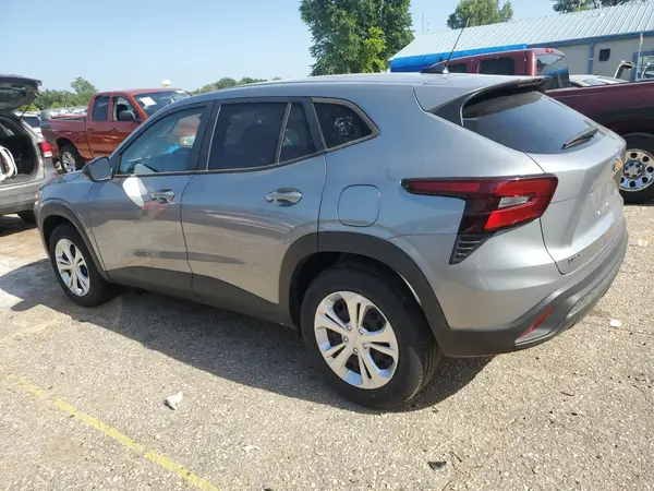 KL77LFE21RC246065 2024 CHEVROLET TRAX - Image 2