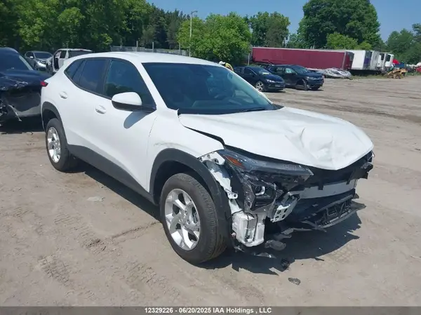 KL77LFE21SC072343 2025 CHEVROLET TRAX - Image 1