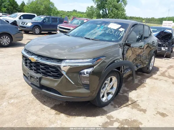 KL77LFE22RC016843 2024 CHEVROLET TRAX - Image 2
