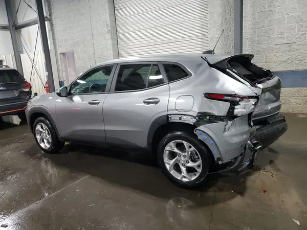 KL77LFE22RC021430 2024 CHEVROLET TRAX - Image 2