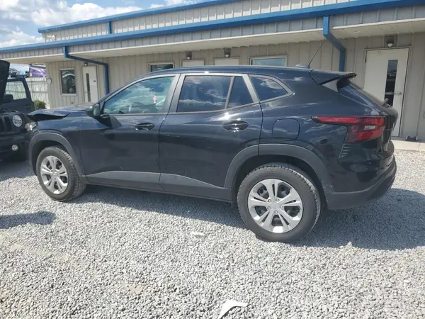 KL77LFE22RC025980 2024 CHEVROLET TRAX - Image 2