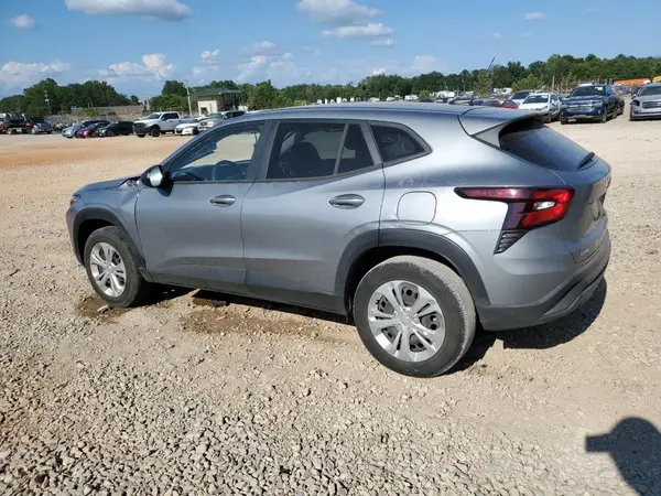 KL77LFE22RC027227 2024 CHEVROLET TRAX - Image 2