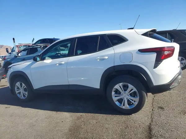 KL77LFE22RC028037 2024 CHEVROLET TRAX - Image 2
