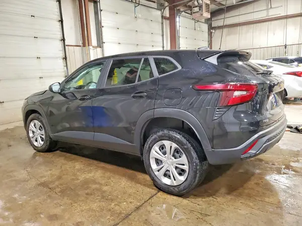 KL77LFE22RC033531 2024 CHEVROLET TRAX - Image 2