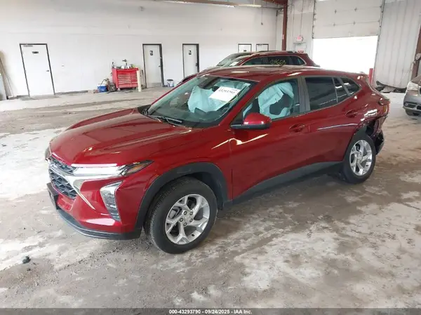 KL77LFE22RC043699 2024 CHEVROLET TRAX - Image 2