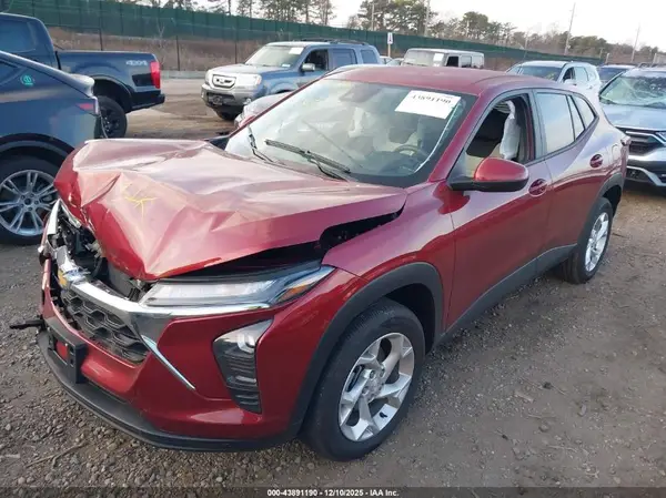 KL77LFE22RC073009 2024 CHEVROLET TRAX - Image 2