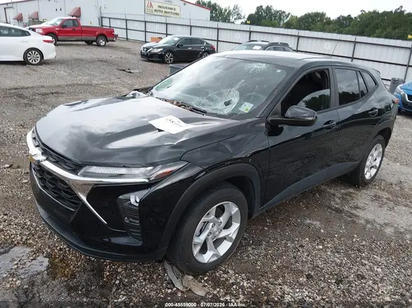 KL77LFE22RC083717 2024 CHEVROLET TRAX - Image 2