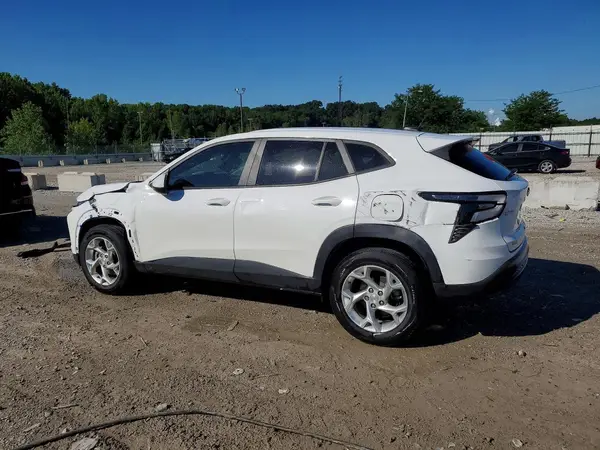 KL77LFE22RC095530 2024 CHEVROLET TRAX - Image 2