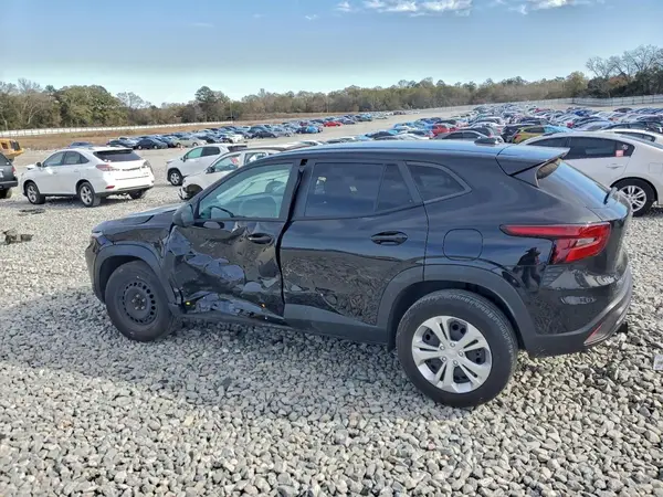 KL77LFE22RC098749 2024 CHEVROLET TRAX - Image 2