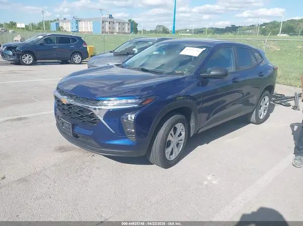 KL77LFE22RC100371 2024 CHEVROLET TRAX - Image 2