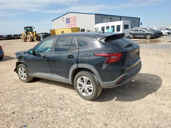 KL77LFE22RC100483 2024 CHEVROLET TRAX - Image 2