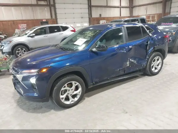 KL77LFE22RC100676 2024 CHEVROLET TRAX - Image 2
