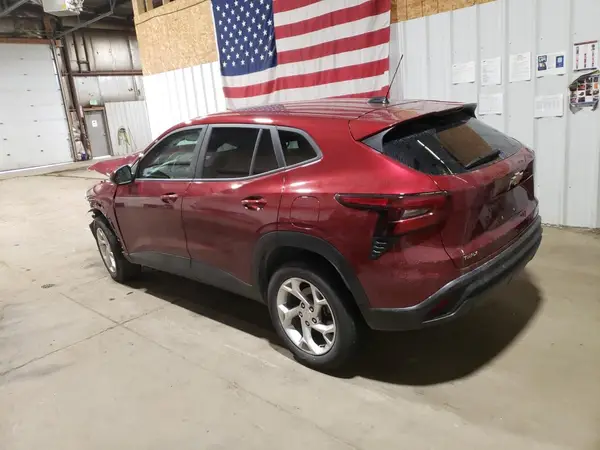KL77LFE22RC101620 2024 CHEVROLET TRAX - Image 2