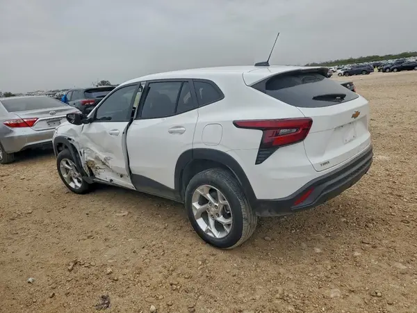 KL77LFE22RC101794 2024 CHEVROLET TRAX - Image 2