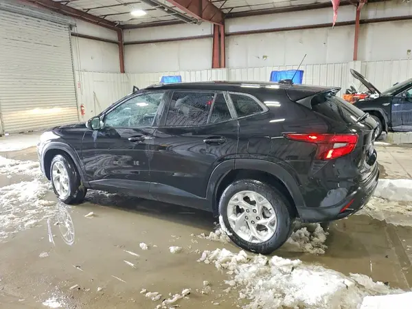 KL77LFE22RC105845 2024 CHEVROLET TRAX - Image 2