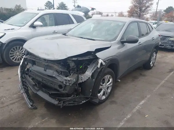 KL77LFE22RC129935 2024 CHEVROLET TRAX - Image 2