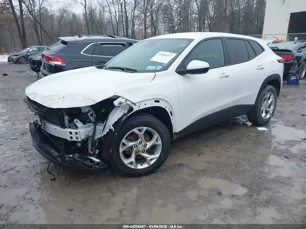 KL77LFE22RC131751 2024 CHEVROLET TRAX - Image 2
