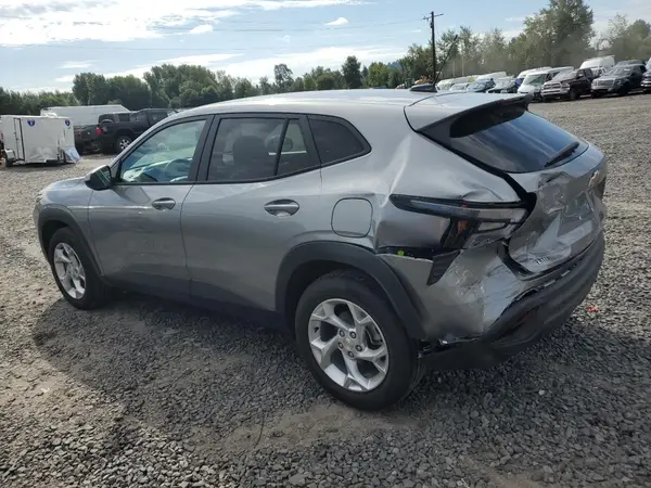 KL77LFE22RC133340 2024 CHEVROLET TRAX - Image 2