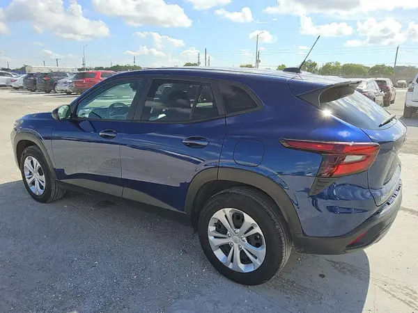 KL77LFE22RC133967 2024 CHEVROLET TRAX - Image 2