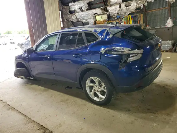 KL77LFE22RC153894 2024 CHEVROLET TRAX - Image 2