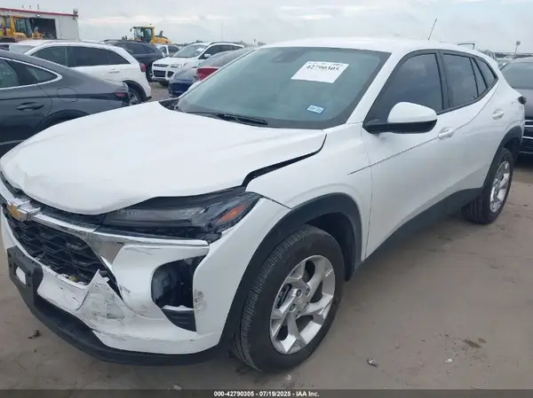 KL77LFE22RC162238 2024 CHEVROLET TRAX - Image 2