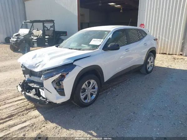 KL77LFE22RC166242 2024 CHEVROLET TRAX - Image 2
