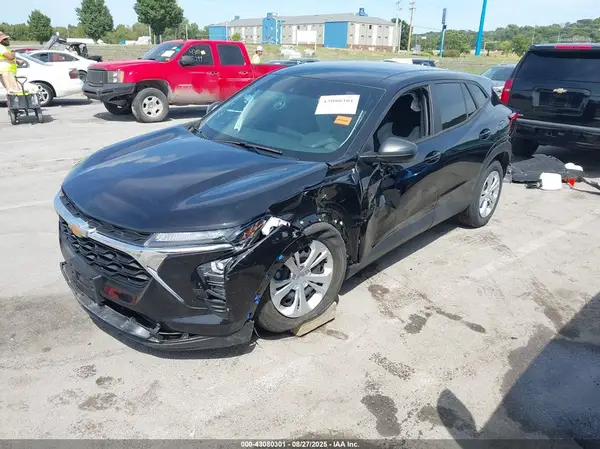 KL77LFE22RC169271 2024 CHEVROLET TRAX - Image 2
