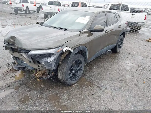 KL77LFE22RC169822 2024 CHEVROLET TRAX - Image 2