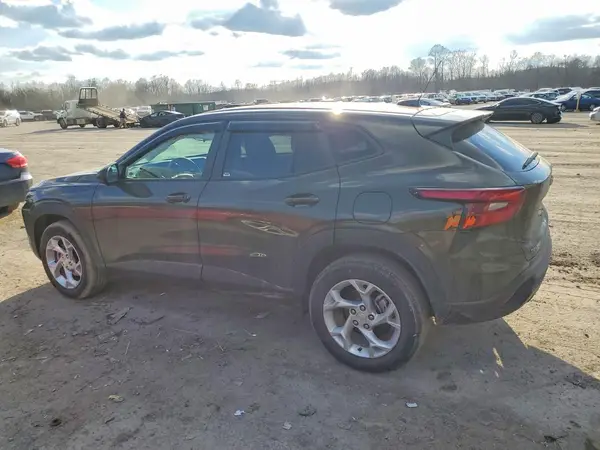 KL77LFE22RC190105 2024 CHEVROLET TRAX - Image 2