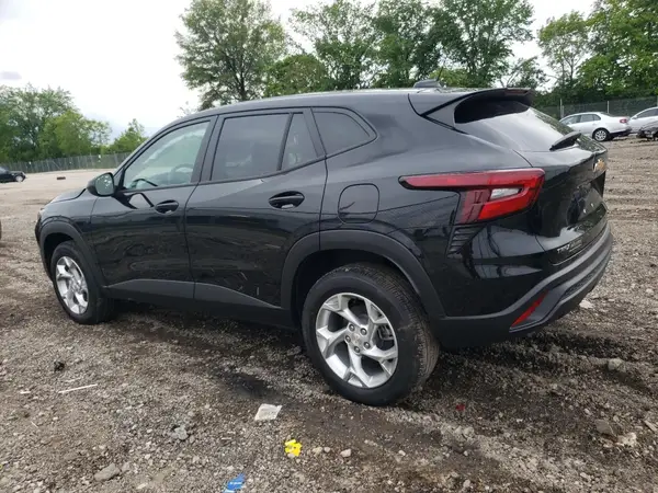 KL77LFE22RC203628 2024 CHEVROLET TRAX - Image 2
