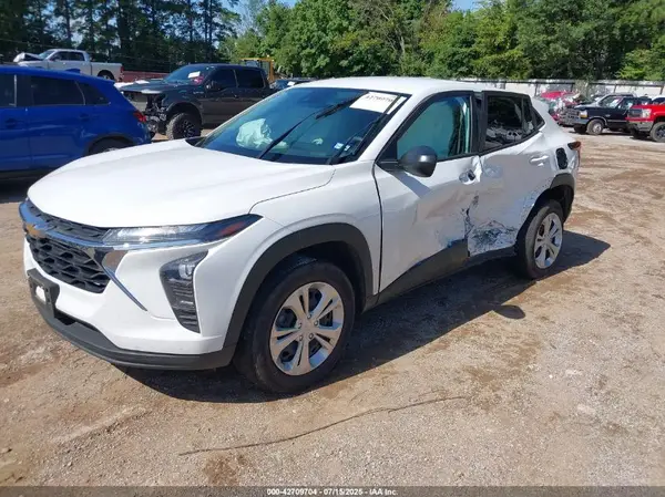 KL77LFE22RC210580 2024 CHEVROLET TRAX - Image 2