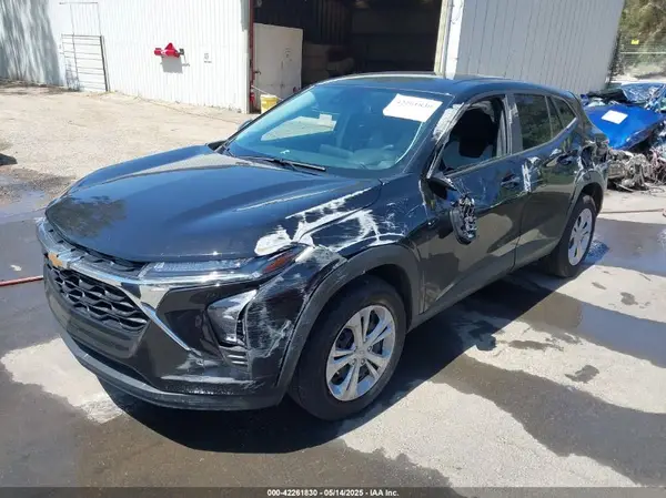 KL77LFE22RC230506 2024 CHEVROLET TRAX - Image 2