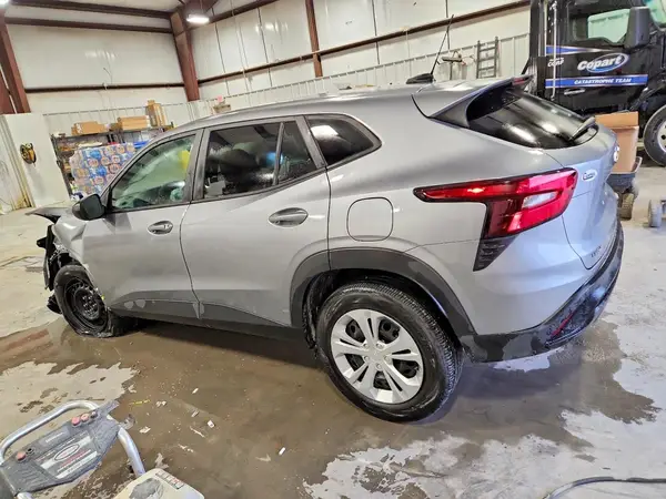 KL77LFE22RC231607 2024 CHEVROLET TRAX - Image 2