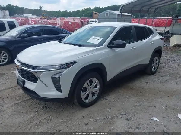 KL77LFE22RC244096 2024 CHEVROLET TRAX - Image 2