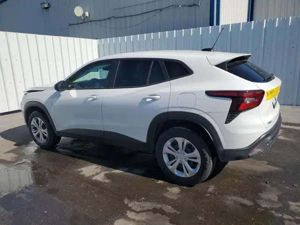 KL77LFE22RC244258 2024 CHEVROLET TRAX - Image 2