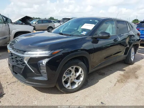 KL77LFE23RC003373 2024 CHEVROLET TRAX - Image 2