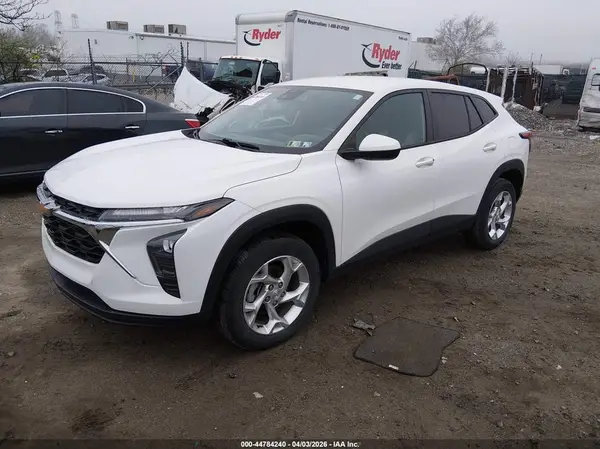 KL77LFE23RC006970 2024 CHEVROLET TRAX - Image 2
