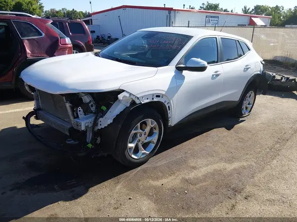 KL77LFE23RC013904 2024 CHEVROLET TRAX - Image 2